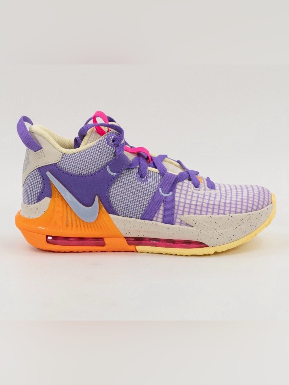 Nike LeBron Witness 7 GS 
‘Action Grape Vivid Orange’
Size 7 Youth